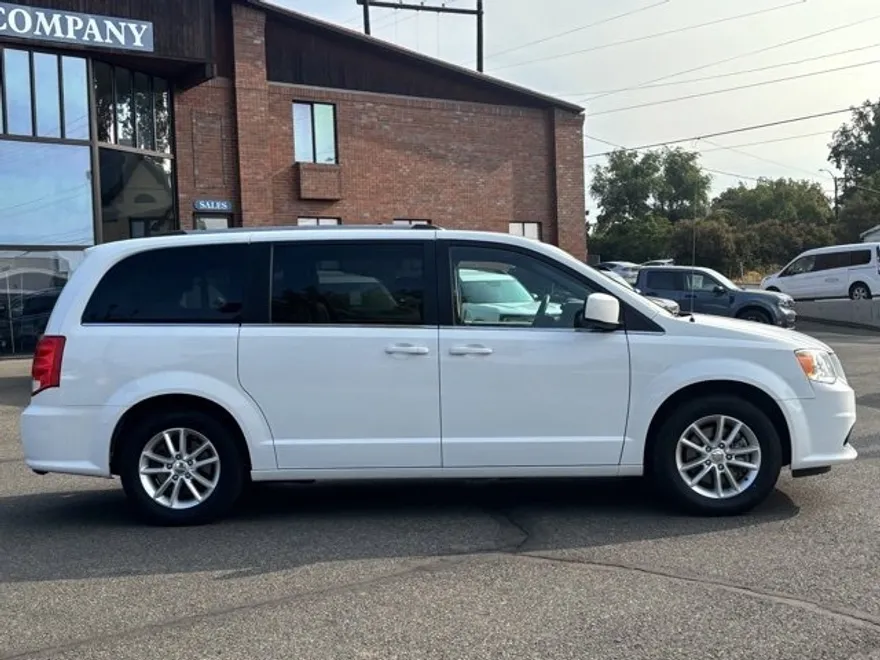 2019 Dodge Grand Caravan SXT photo 1