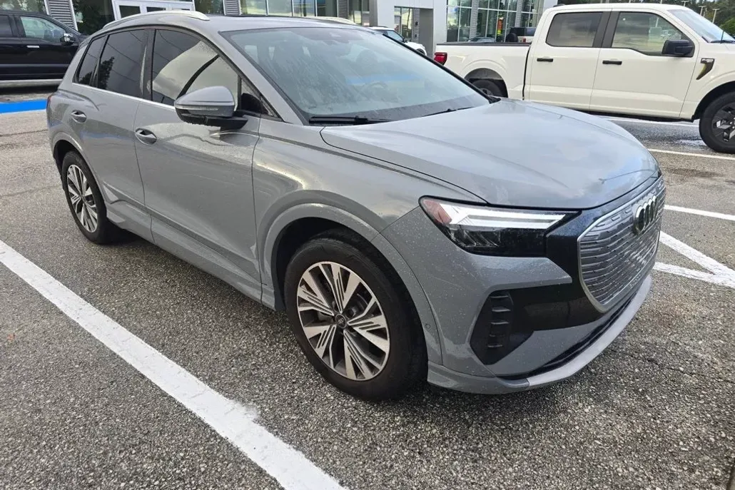 2024 Audi Q4 40 E-tron Premium Plus photo 1