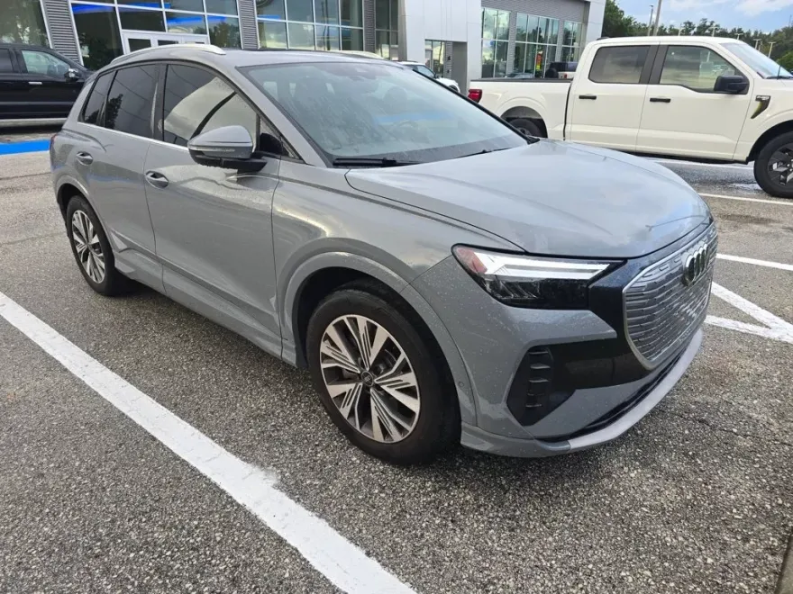 2024 Audi Q4 40 E-tron Premium Plus photo 1