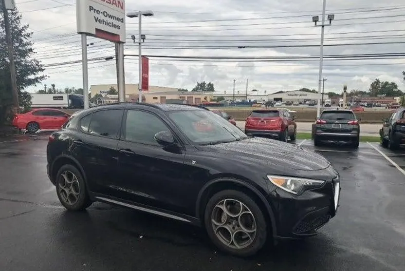 2022 Alfa Romeo Stelvio Ti photo 1