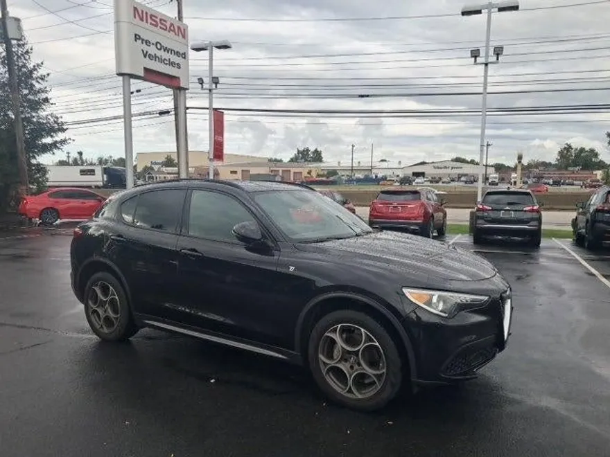2022 Alfa Romeo Stelvio Ti photo 1