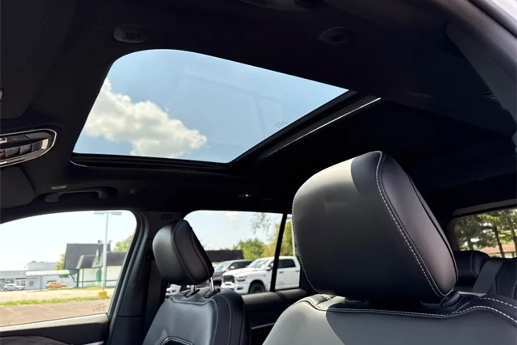 2025 Jeep Grand Cherokee Limited photo 1