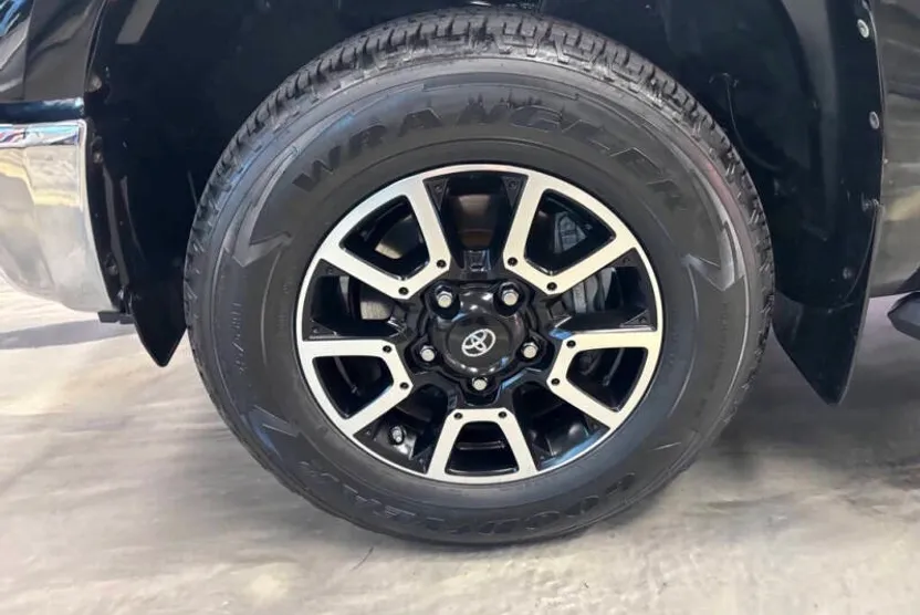 2017 Toyota Tundra Limited photo 1