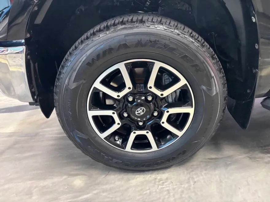 2017 Toyota Tundra Limited photo 1