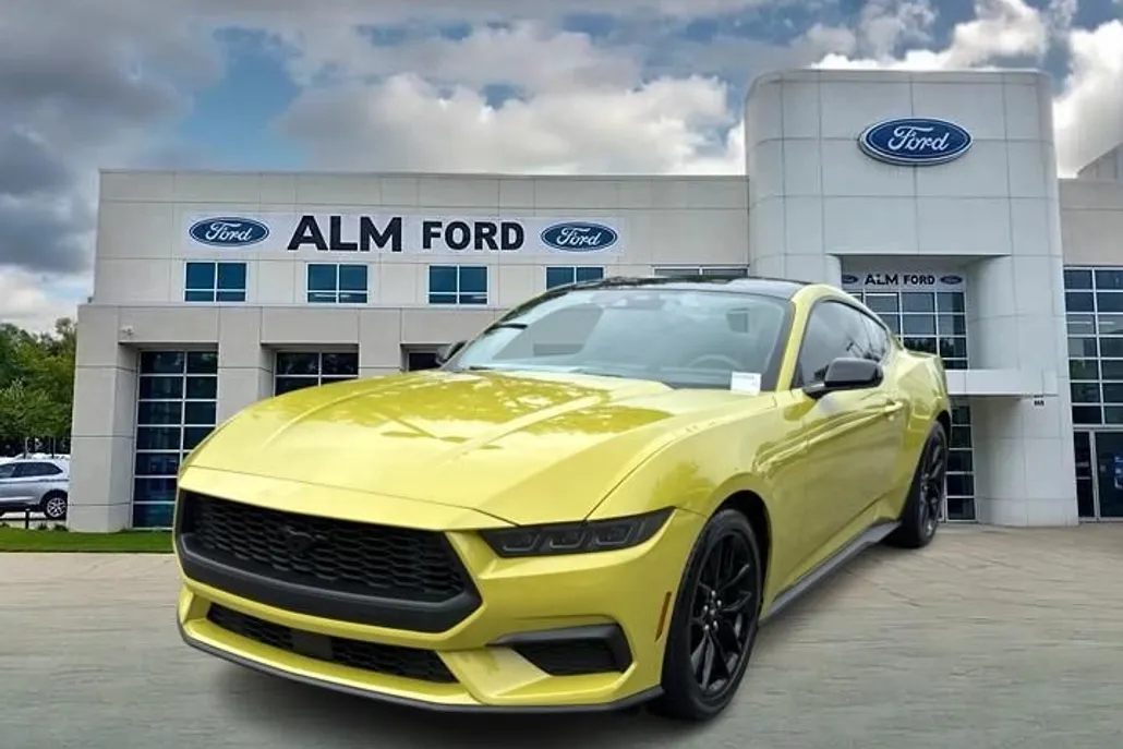 2025 Ford Mustang EcoBoost photo 1