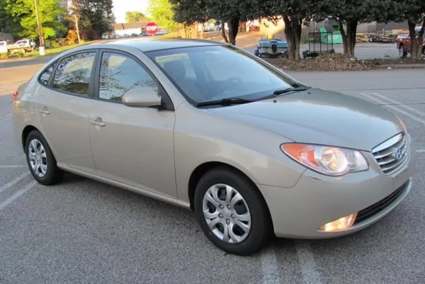 2010 Hyundai Elantra Blue GLS SE photo 1