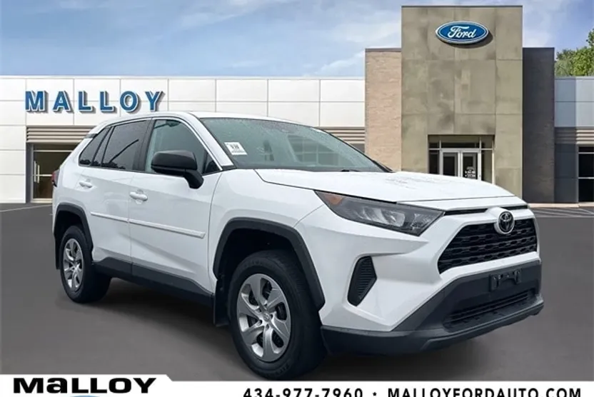 2022 Toyota RAV4 LE photo 1