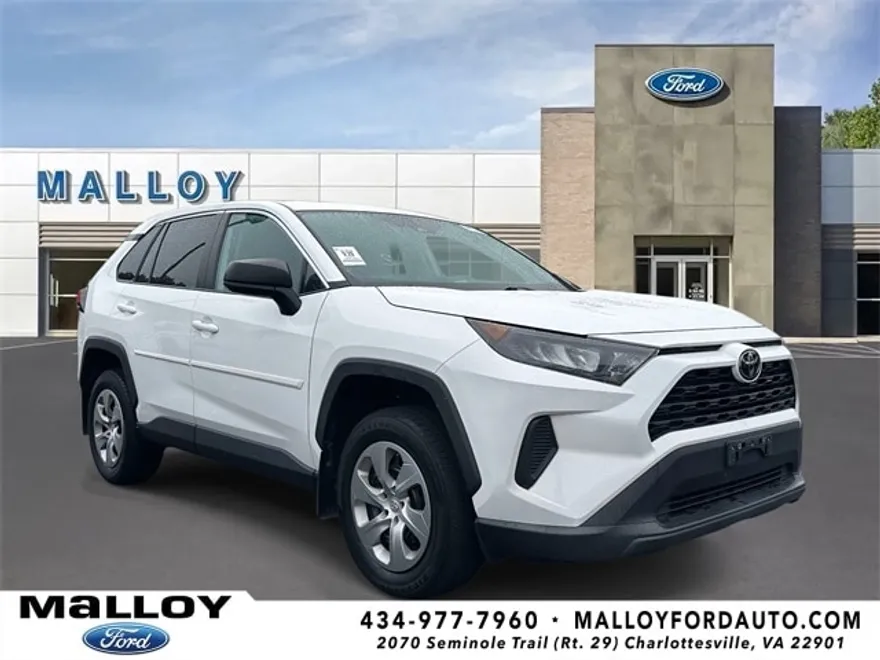 2022 Toyota RAV4 LE photo 1
