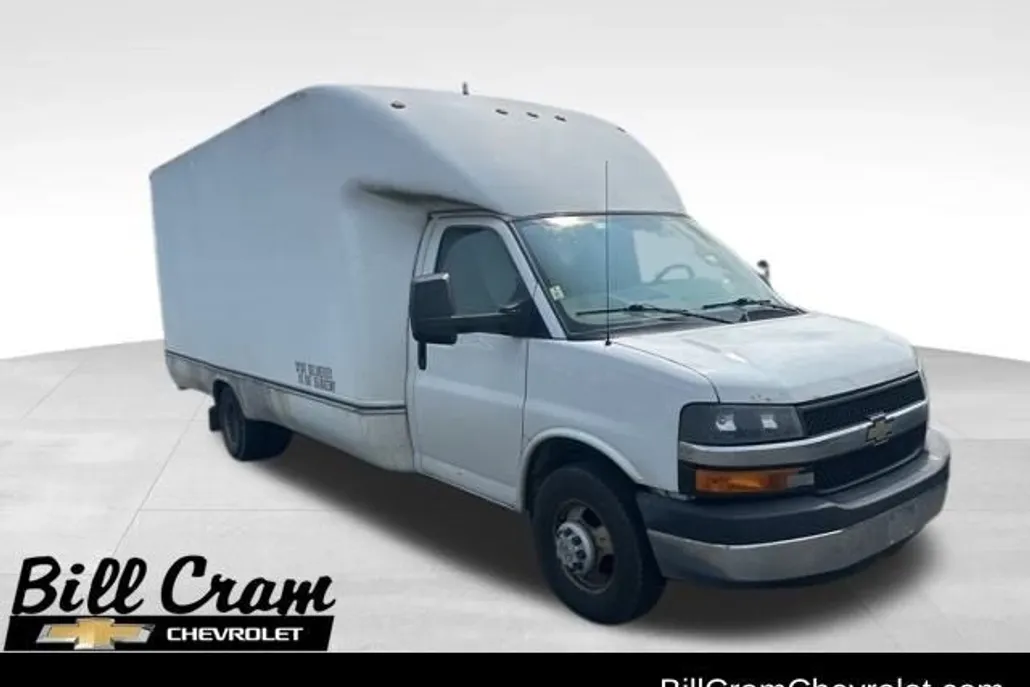 2016 Chevrolet Express Cutaway 3500 Van photo 1