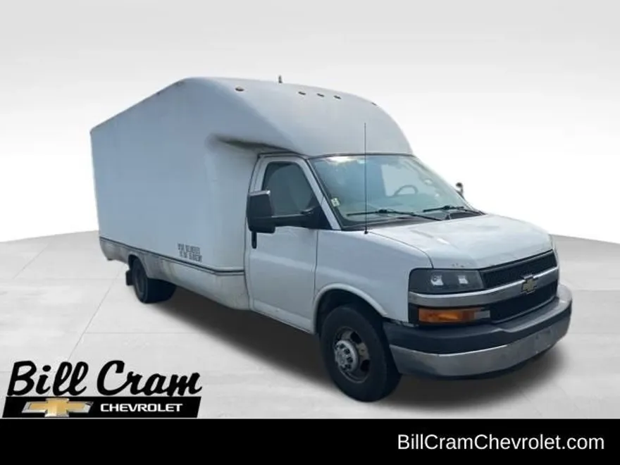 2016 Chevrolet Express Cutaway 3500 Van photo 1