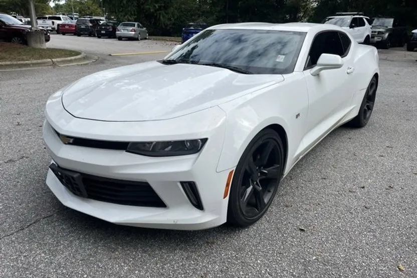 2017 Chevrolet Camaro 1LT photo 1