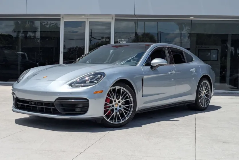 2022 Porsche Panamera 4S photo 1
