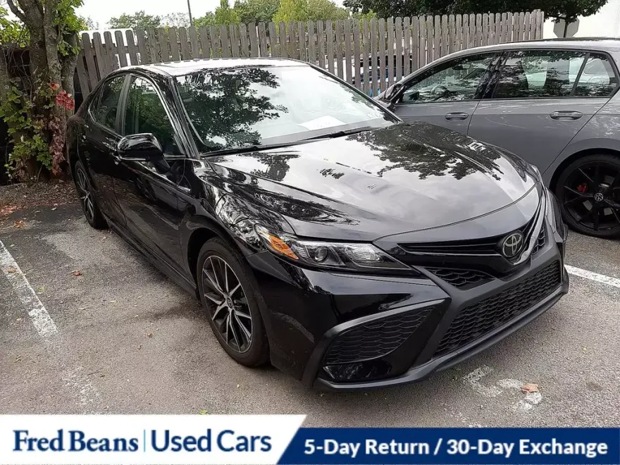 2023 Toyota Camry SE photo 1