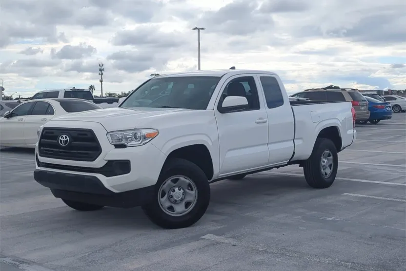 2017 Toyota Tacoma SR photo 1