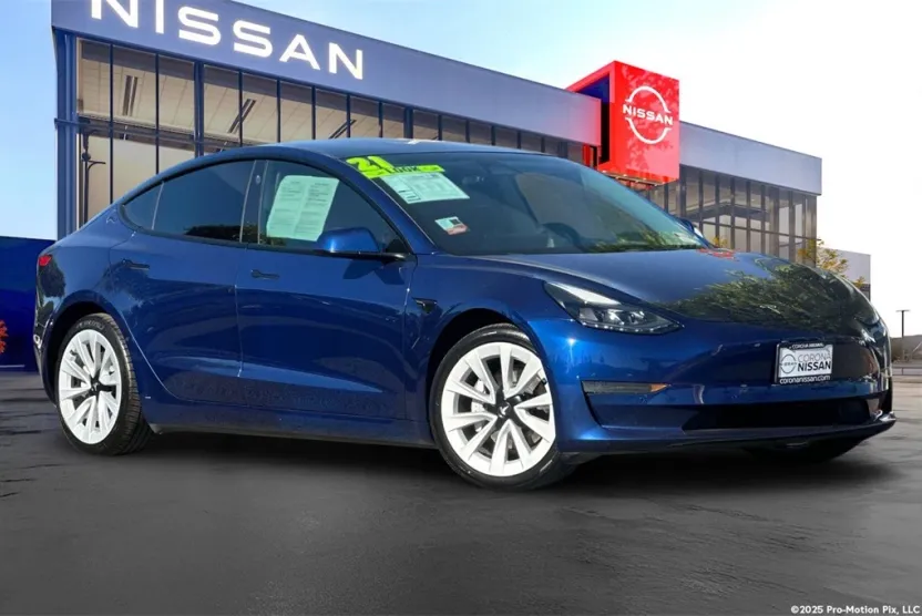 2021 Tesla Model 3 Standard Range Plus photo 1