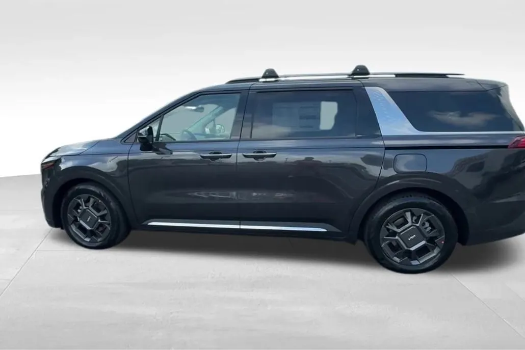2026 Kia Carnival SX photo 1