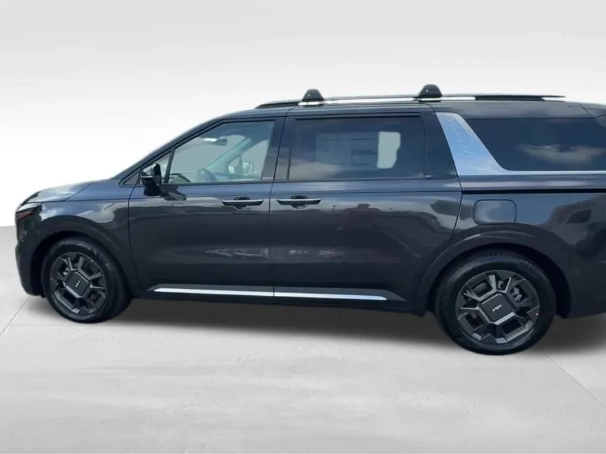 2026 Kia Carnival SX photo 1