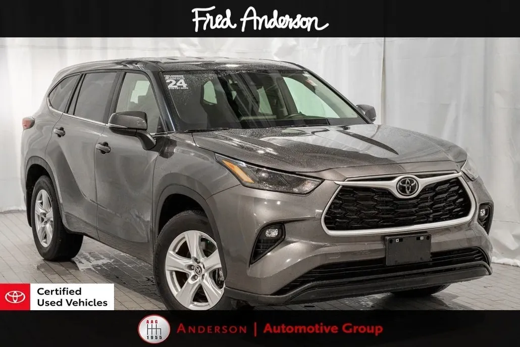 2024 Toyota Highlander LE photo 1