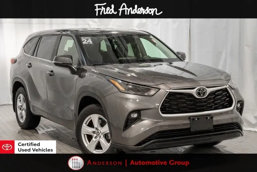 2024 Toyota Highlander LE photo 1