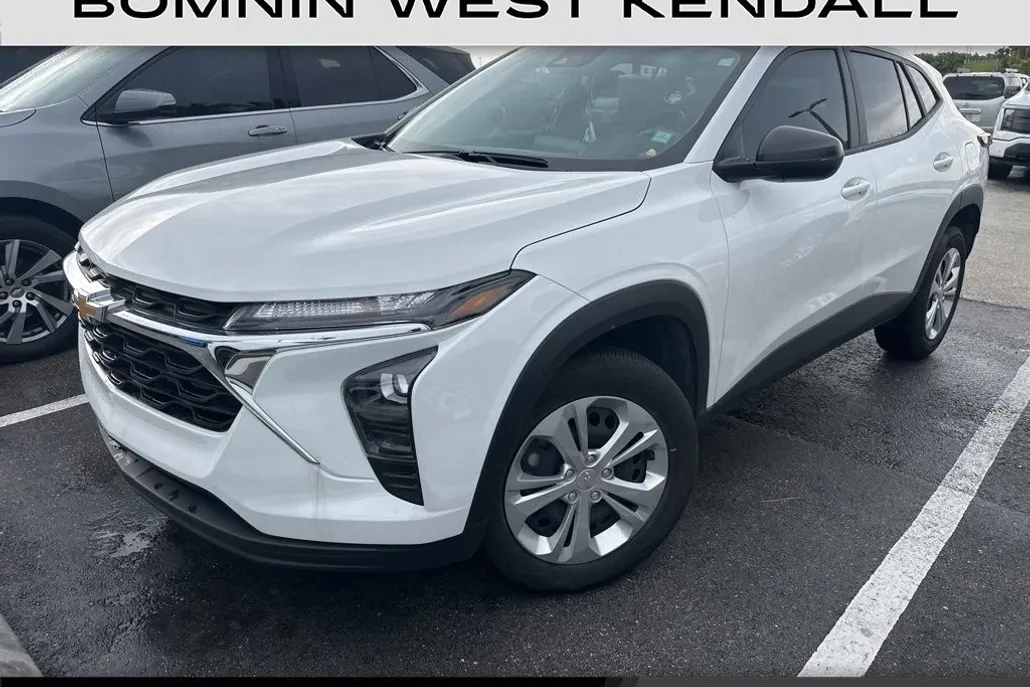 2024 Chevrolet Trax LS photo 1