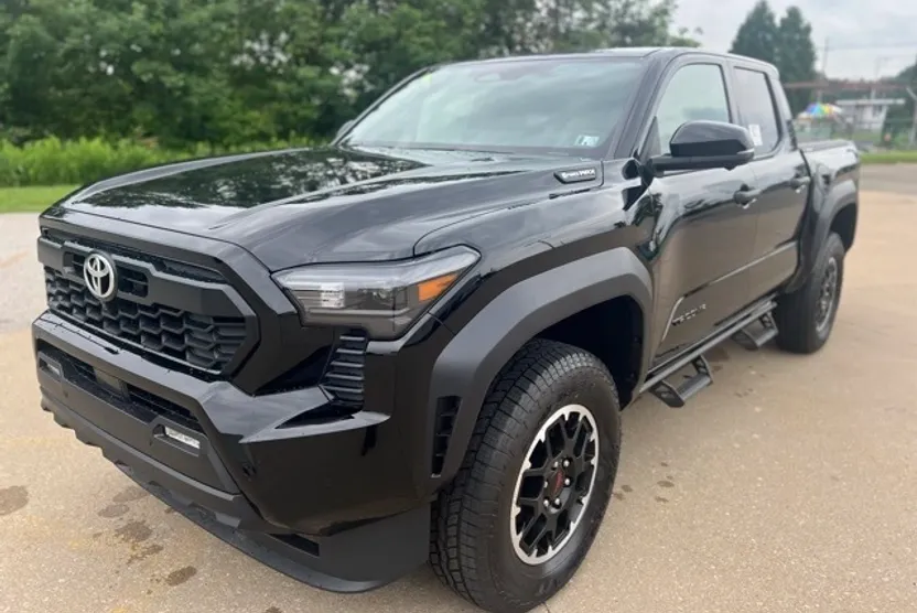 2025 Toyota Tacoma TRD Off-Road Double Cab photo 1