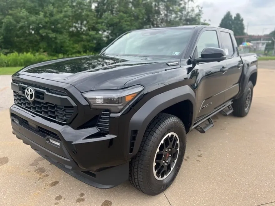 2025 Toyota Tacoma TRD Off-Road Double Cab photo 1