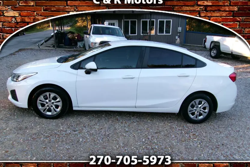 2019 Chevrolet Cruze LT photo 1