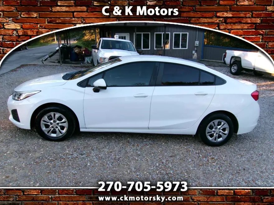 2019 Chevrolet Cruze LT photo 1