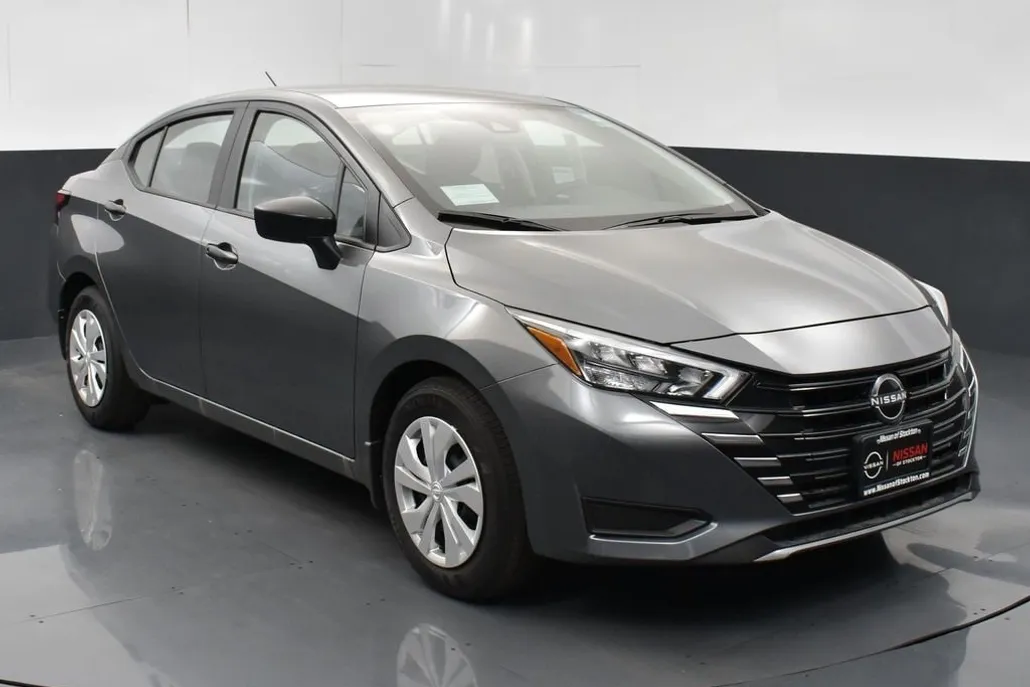 2025 Nissan Versa 1.6 S photo 1