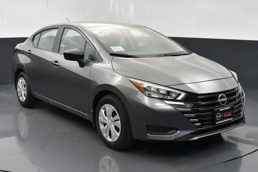 2025 Nissan Versa 1.6 S photo 1