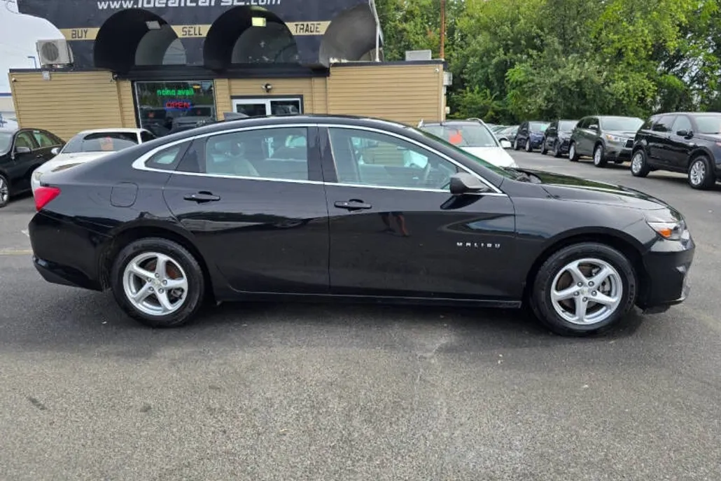 2018 Chevrolet Malibu LS photo 1