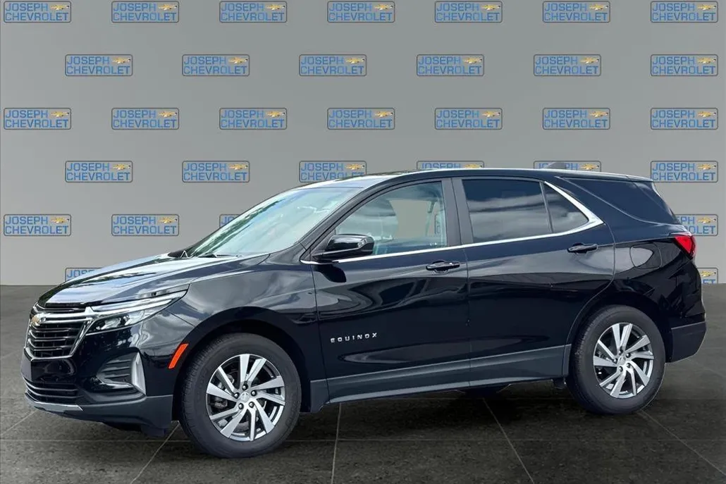 2023 Chevrolet Equinox LT photo 1