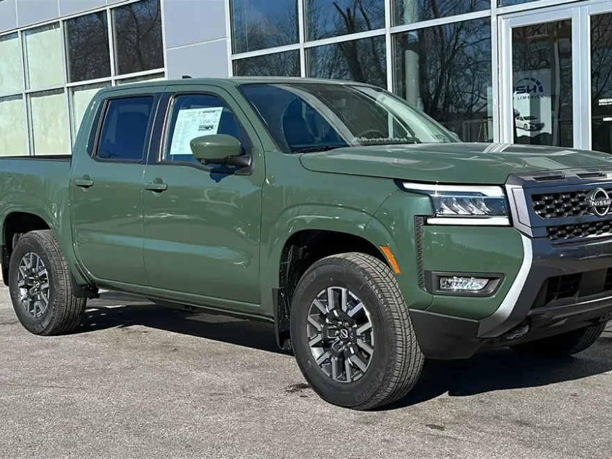 2025 Nissan Frontier SL photo 1