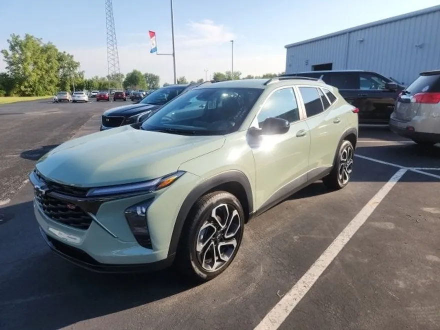 2024 Chevrolet Trax photo 1