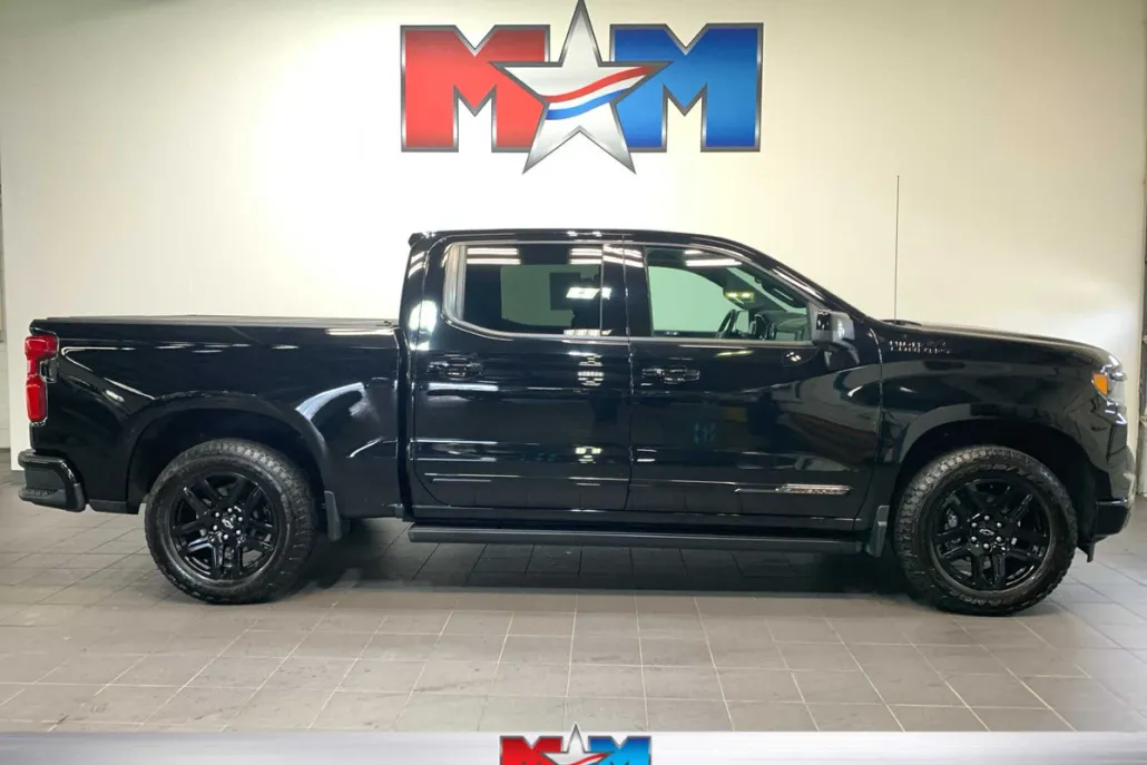 2024 Chevrolet Silverado 1500 High Country photo 1