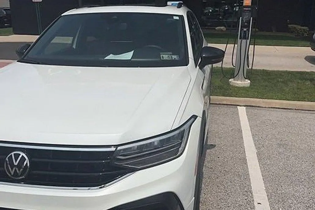 2022 Volkswagen Tiguan SE R-Line Black photo 1