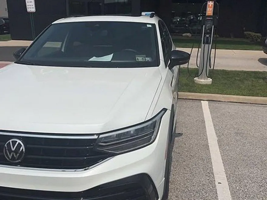2022 Volkswagen Tiguan SE R-Line Black photo 1