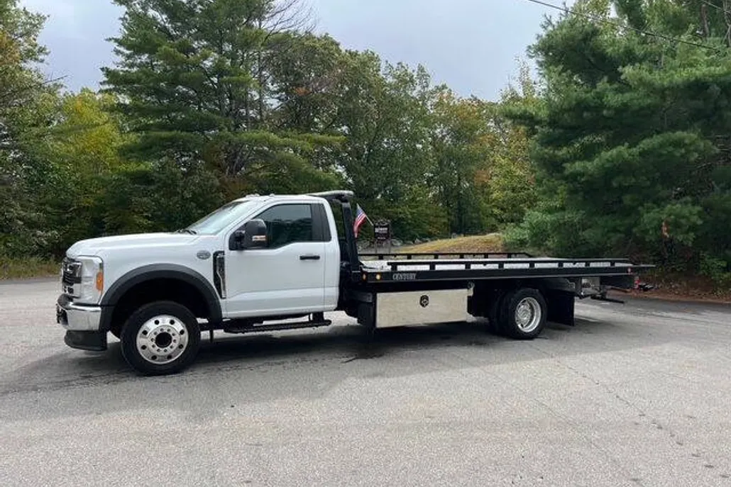 2023 Ford F-550 XLT photo 1
