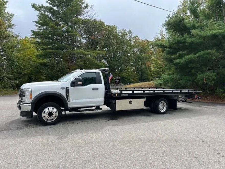 2023 Ford F-550 XLT photo 1