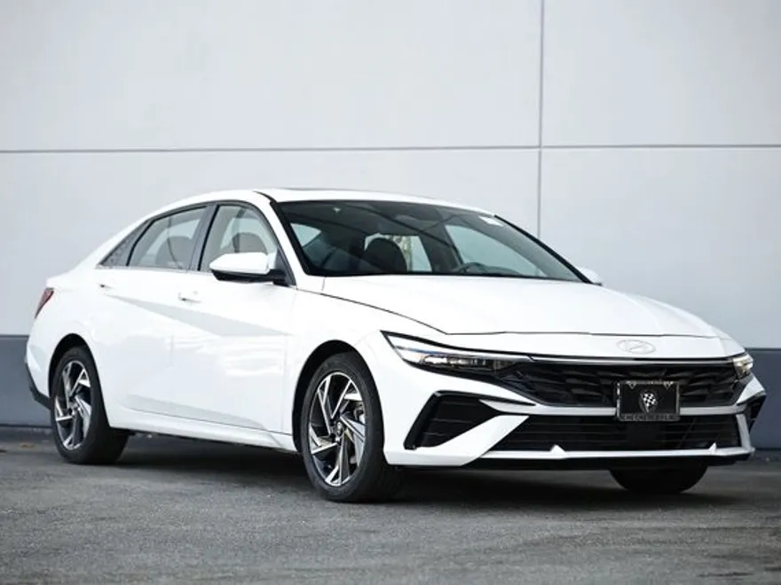 2024 Hyundai Elantra SEL photo 1