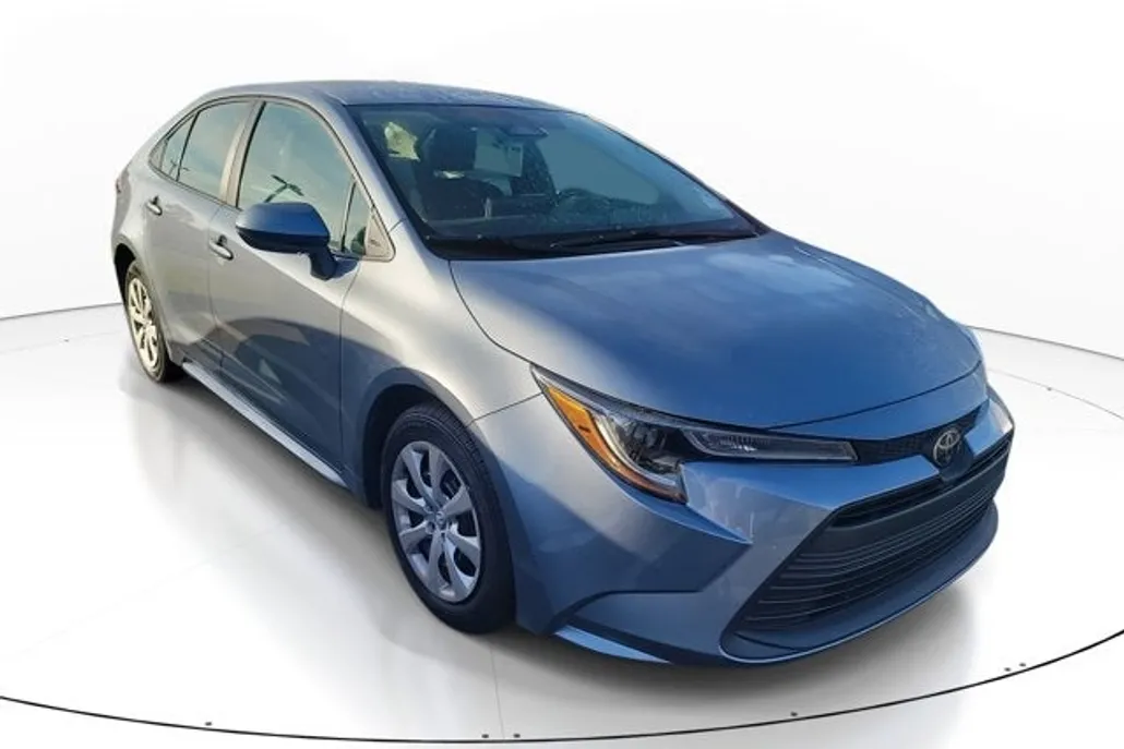 2024 Toyota Corolla LE photo 1