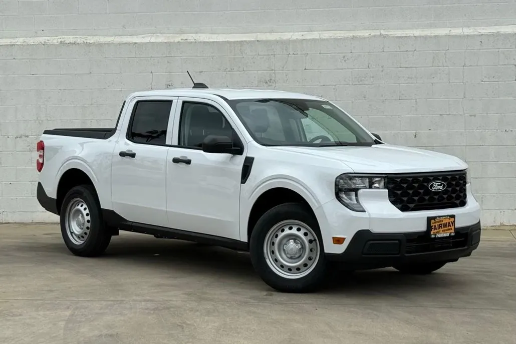 2025 Ford Maverick XL photo 1