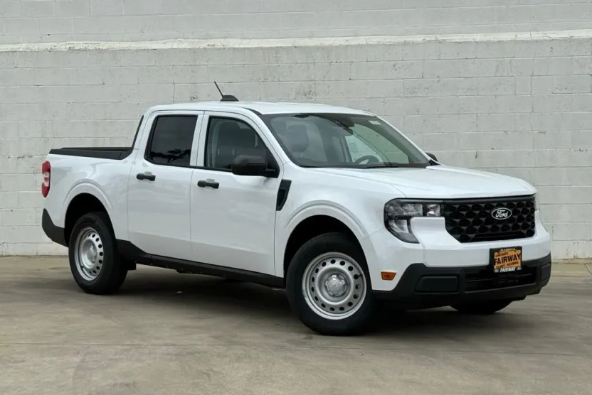 2025 Ford Maverick XL photo 1
