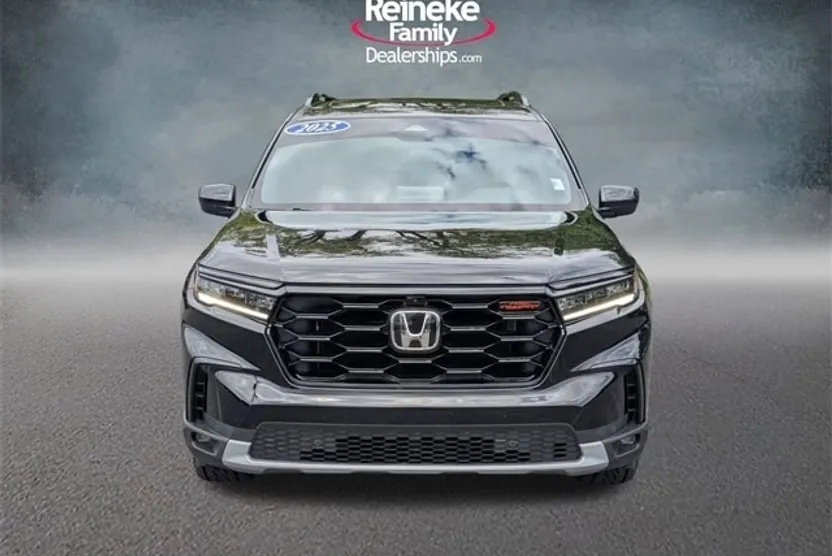 2025 Honda Pilot TrailSport photo 1