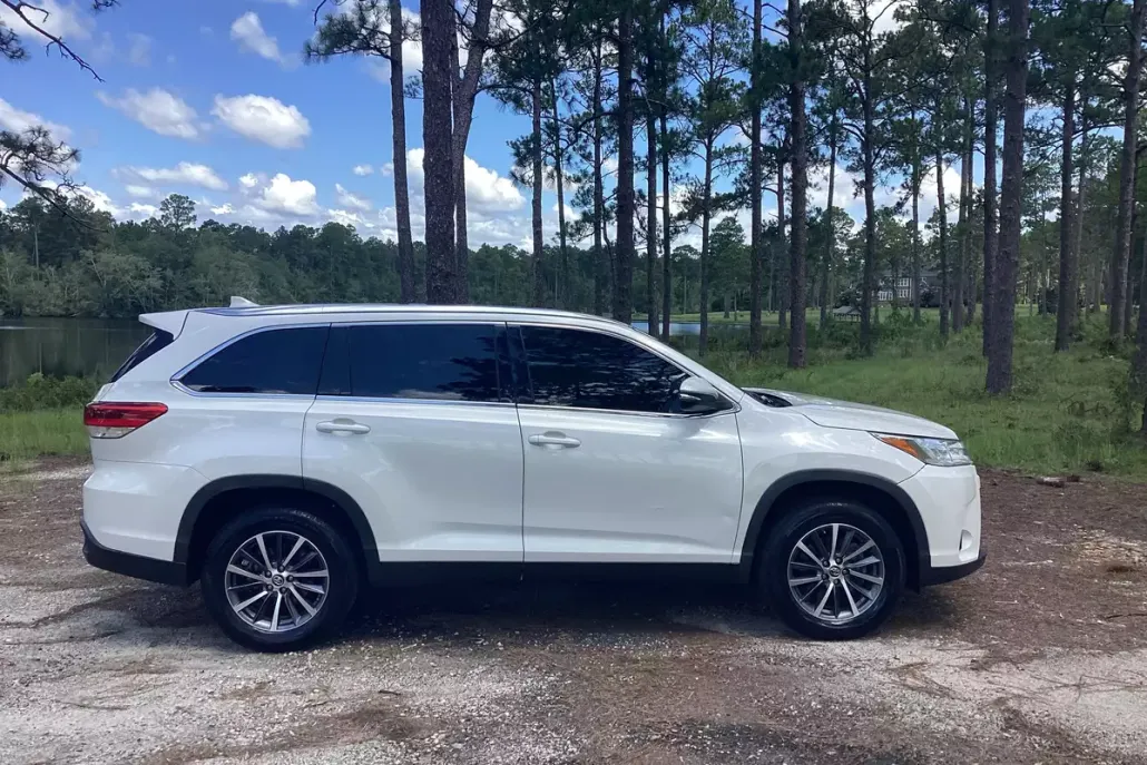 2019 Toyota Highlander XLE photo 1