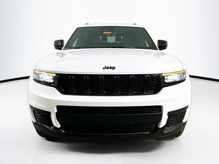 2025 Jeep Grand Cherokee Laredo Altitude X photo 1