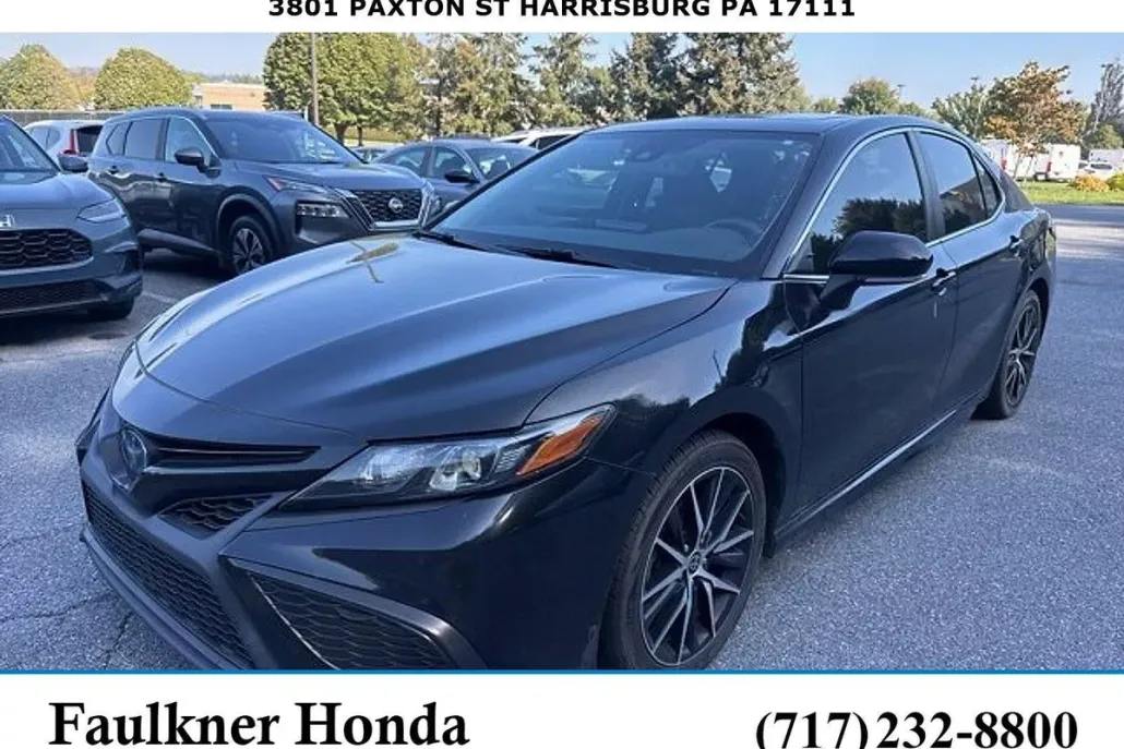 2022 Toyota Camry Hybrid SE photo 1