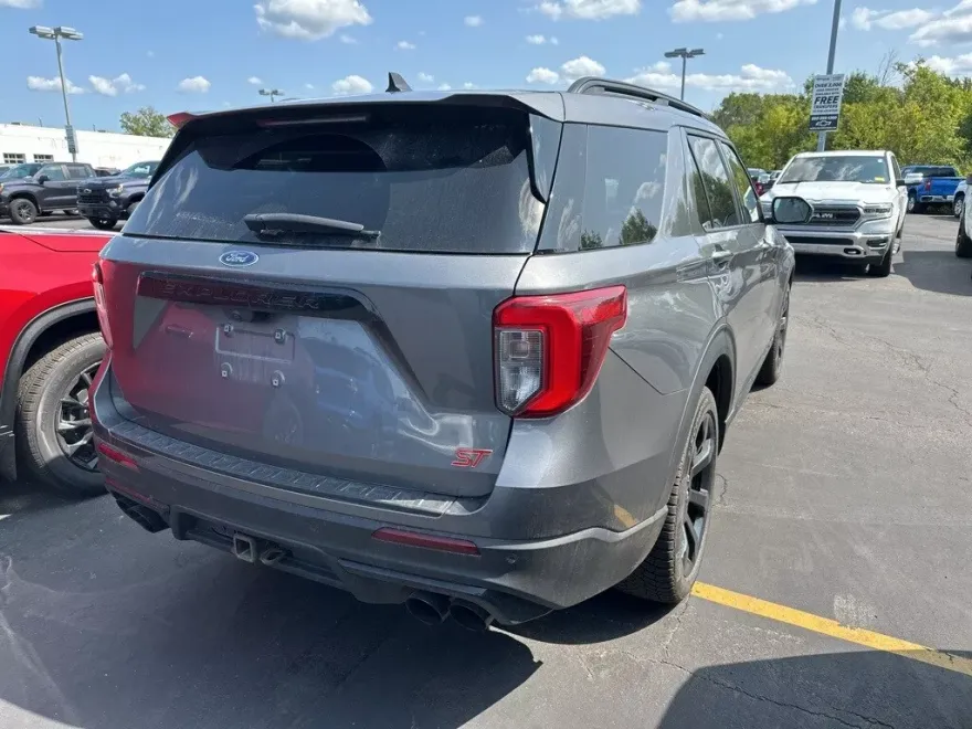2022 Ford Explorer ST photo 1