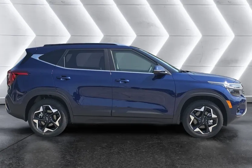 2025 Kia Seltos EX photo 1