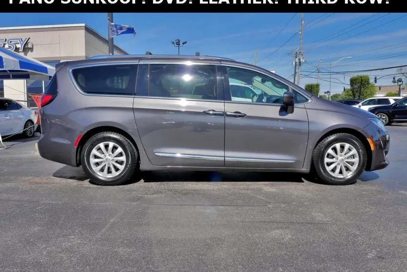 2018 Chrysler Pacifica Touring Plus photo 1